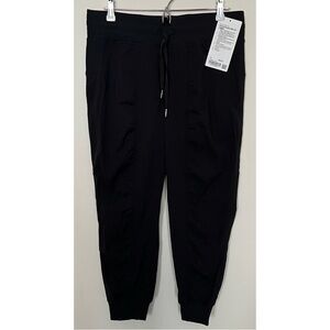 Lululemon • 10 • Black Dance Studio M/R 7/8 Jogger Pants